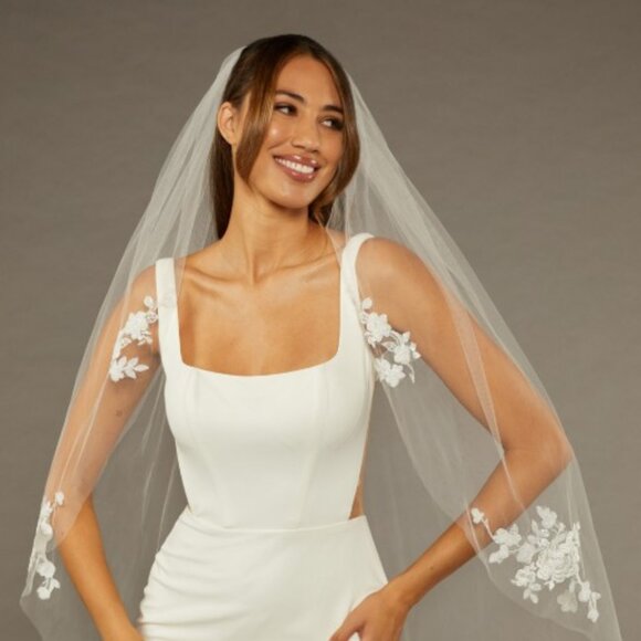 Dessa Veil - Picture 1 of 4